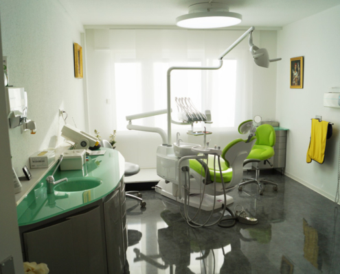 Behandlungsraum in der Zahnarztpraxis am Römerkastell im Hallschlag in Bad Canstatt